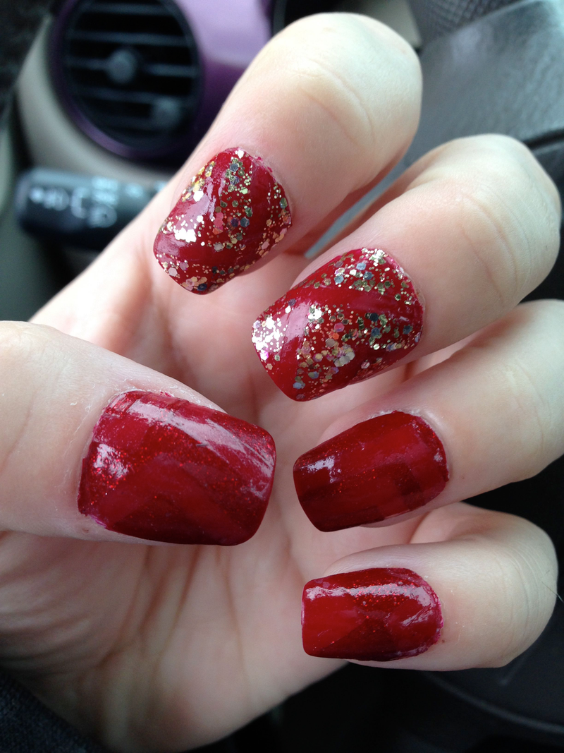 Illustration for article titled A Trinity of Holiday Manicures and Whining about Tiredness